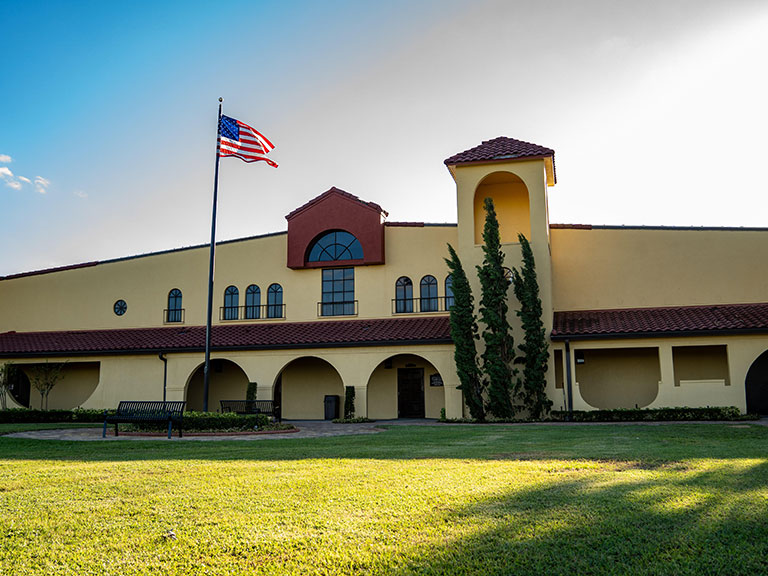 Image of the front of the main Lakeridge building.