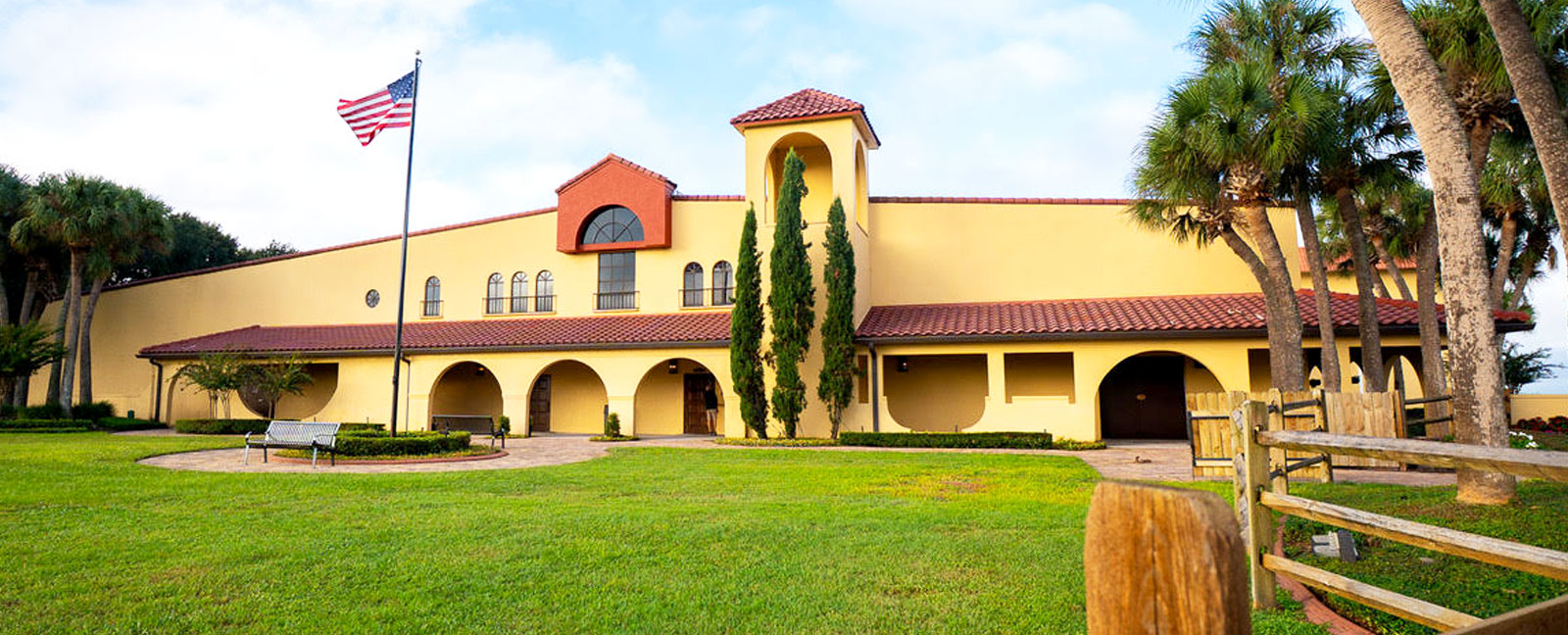 Front view of the Lakeridge main building.